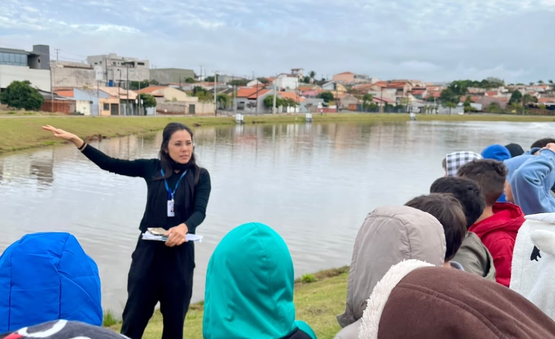 Aluno da rede municipal de ensino participam de atividade de vivência ambiental