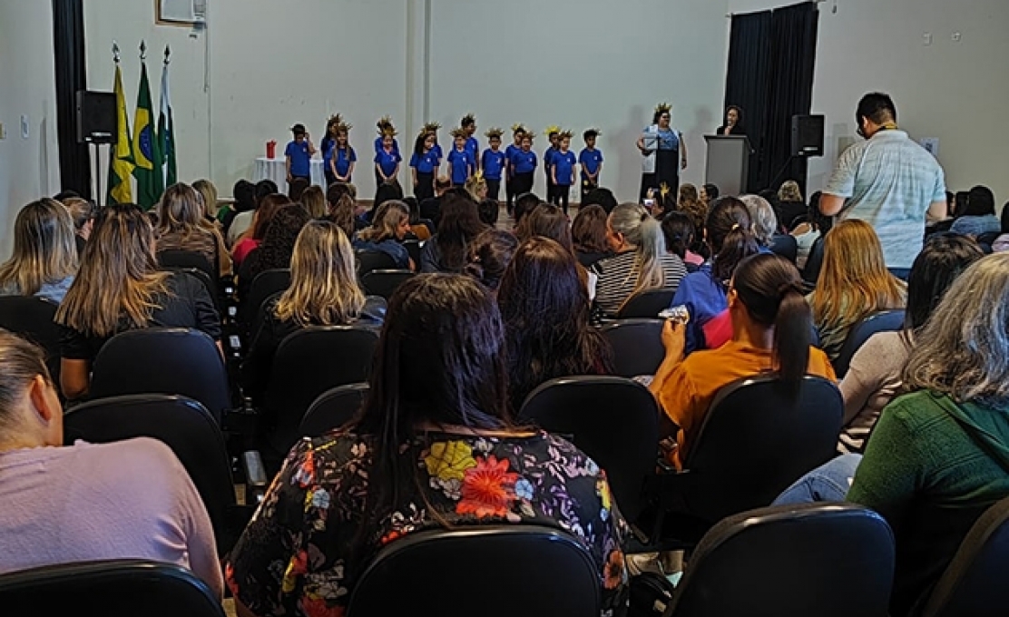Monitoramento do Plano Municipal de Educação de Ibiporã. Evento reúne educadores para avaliação de metas e definições