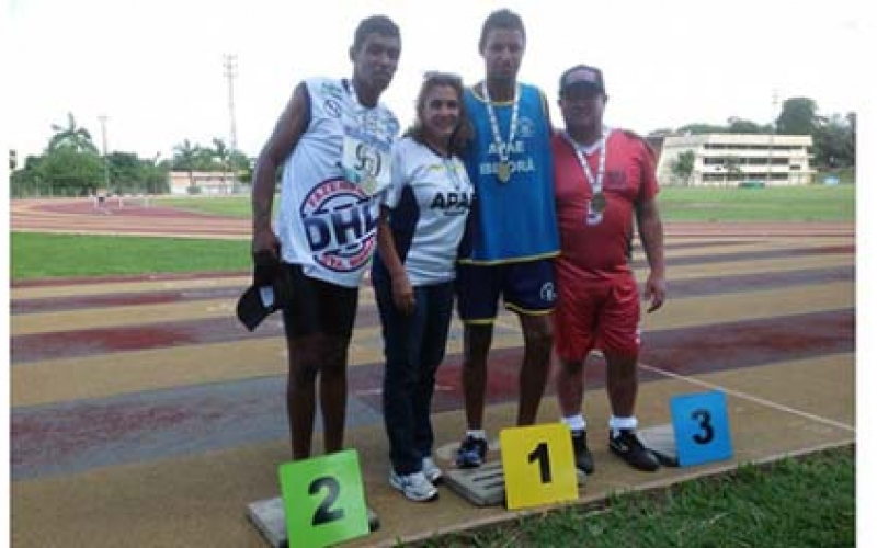 Alunos atletas da APAE de Ibiporã são destaque no PARAJAS 2014