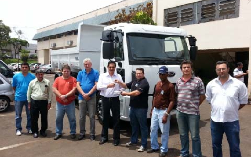 Prefeitura recebe caminhão para manutenção das estradas rurais