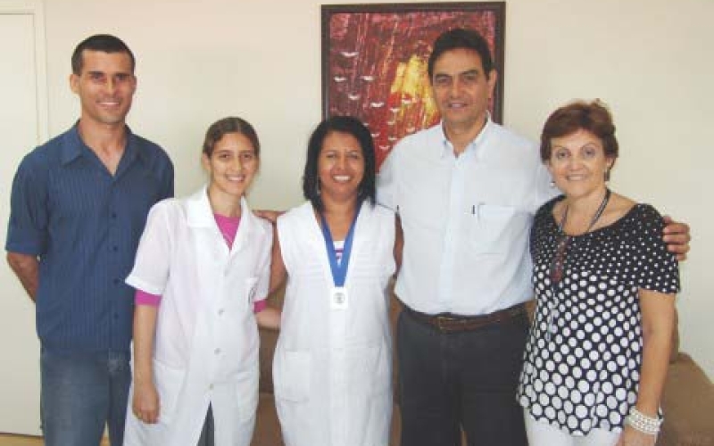 Servidora recebe medalha por \