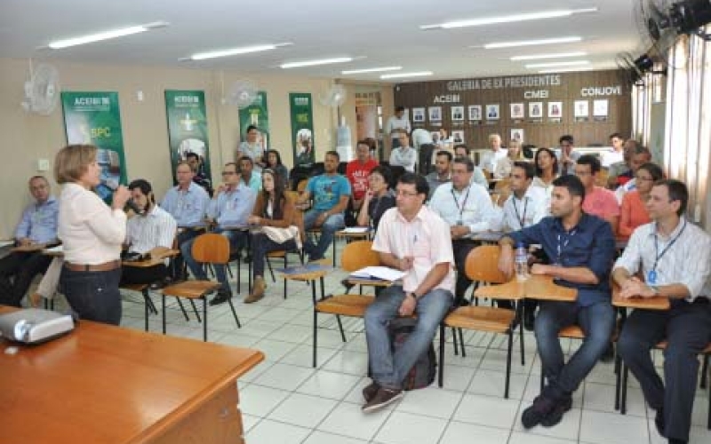 Seminário amplia conhecimento sobre crédito às empresas