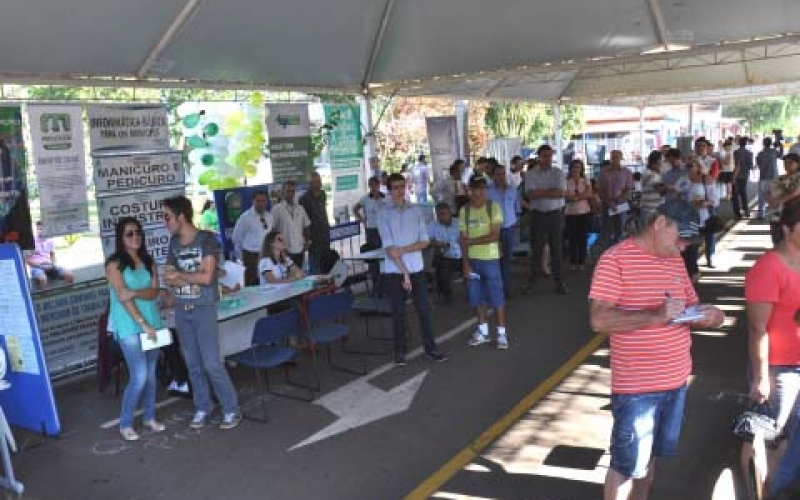 Ibiporã comemora Dia do Trabalho com Mutirão do Trabalhador