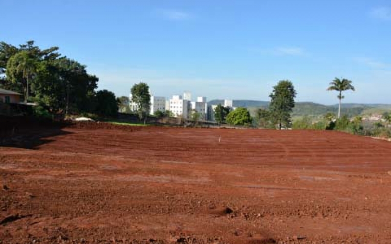 Iniciada construção da quadra coberta da Escola Mário de Menezes