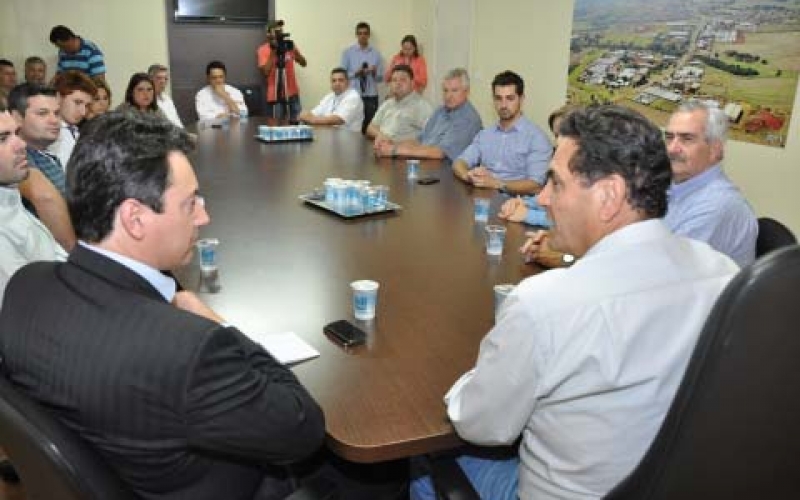 Prefeito José Maria recebe senador Sérgio Souza