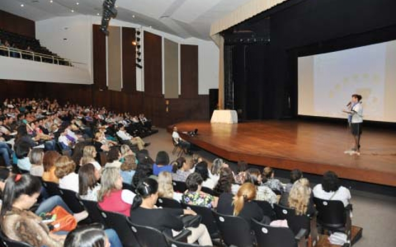 Secretaria de Educação realiza último encontro de formação