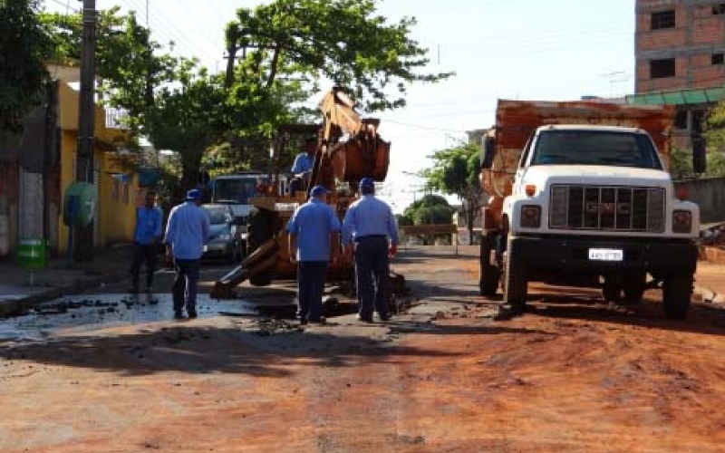 Rompimento da adutora na Avenida Souza Naves não foi ocasionado pela galeria pluvial