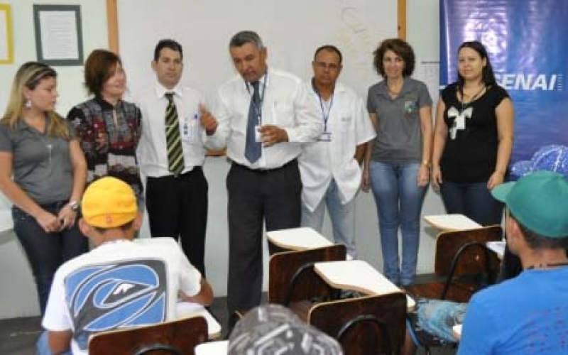 Curso de mecânica para resgatar a cidadania de jovens