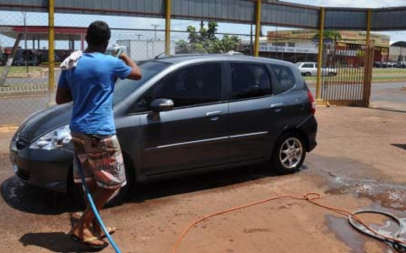 Secretaria de Meio Ambiente notifica lava-rápidos em Ibiporã