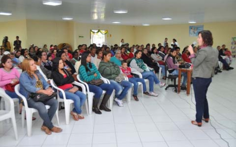 Contemplados com casas do Miguel Petri participam de reuniões