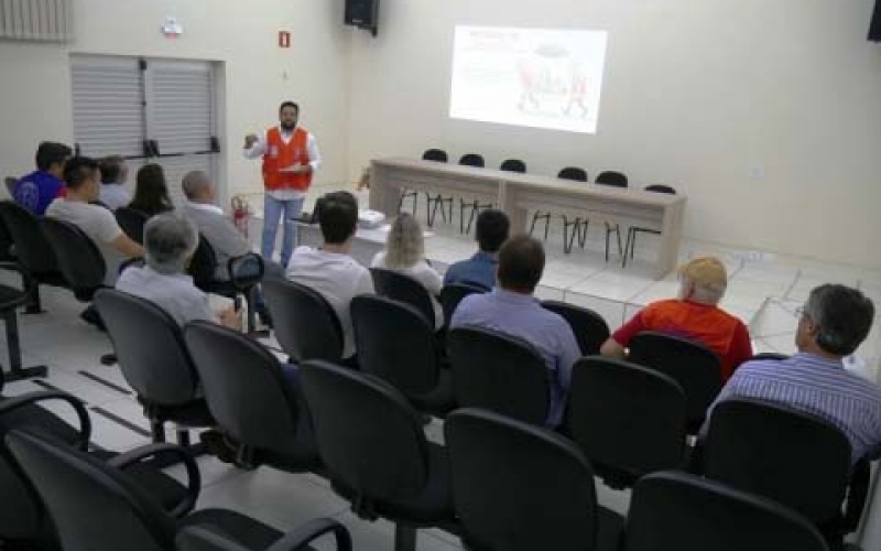 Membros do Conselho Municipal de Proteção e Defesa Civil participam de encontro