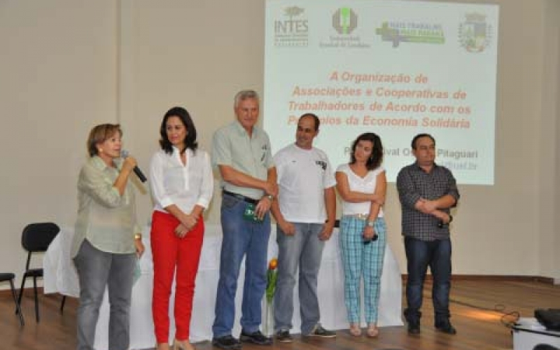 Palestra reúne interessados em Economia Solidária e Cooperativismo