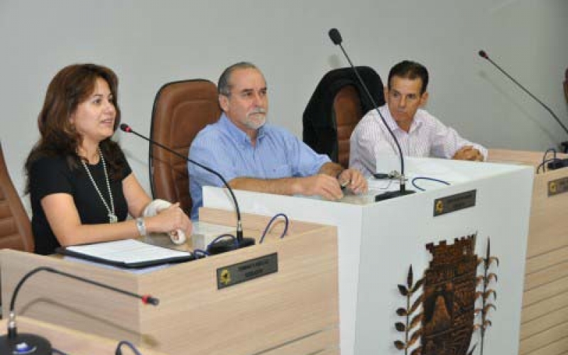 Prefeita Sandra fala na sessão da Câmara