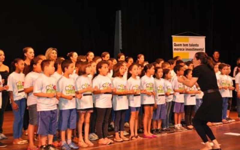 Apresentação do Projeto Canto na Escola
