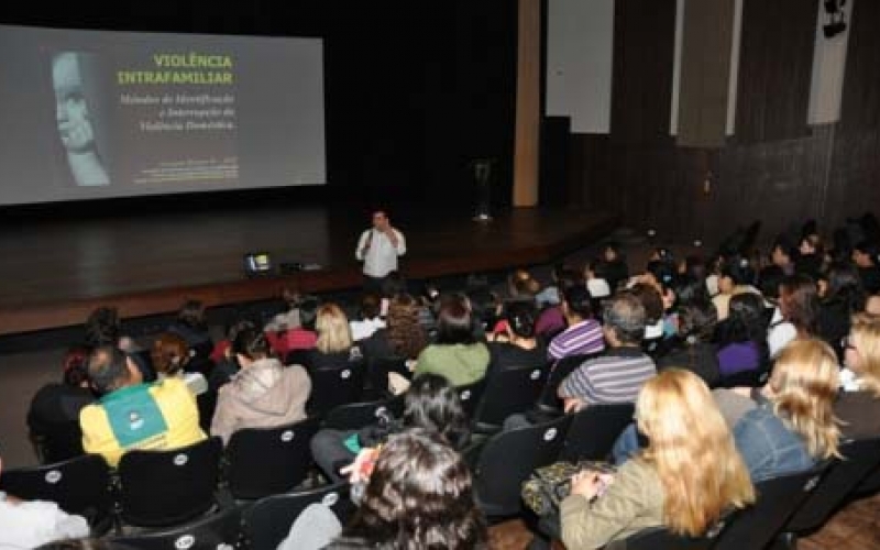 Violência intrafamiliar é tema de capacitação