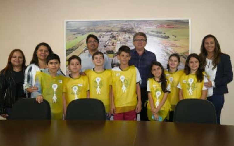 Projeto de escola municipal cria aquecedor solar de garrafa pet