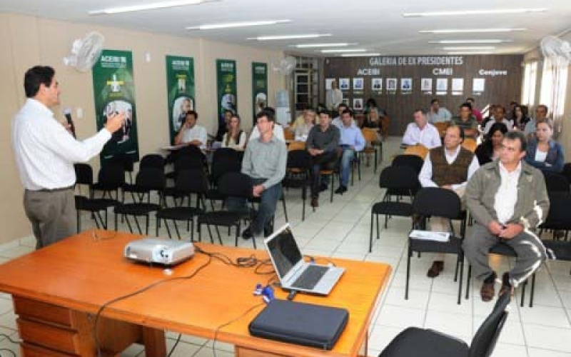 Reunião na ACEIBI