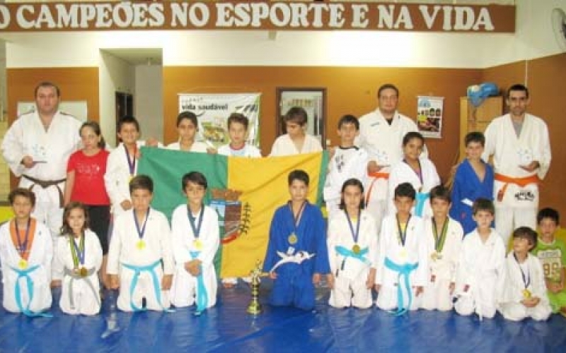 Ibiporã fecha o ano com chave de ouro no judô