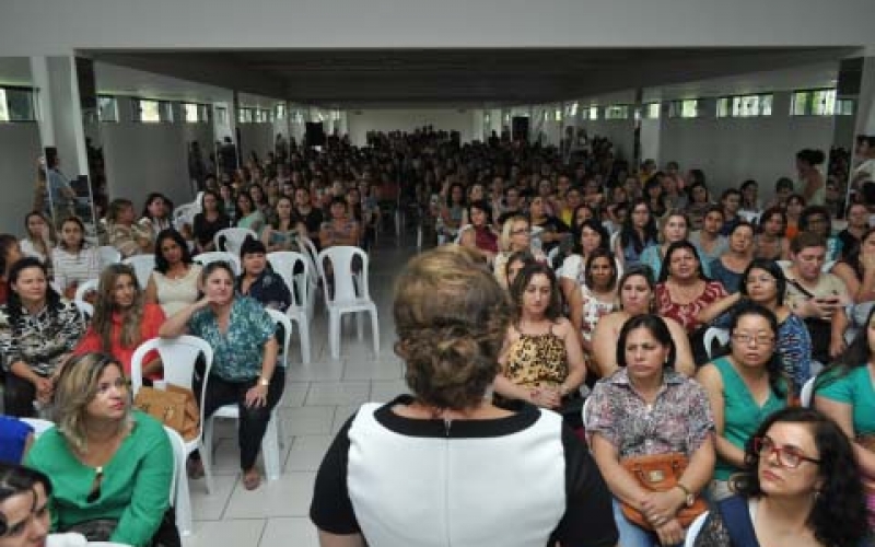 Macroencontro discute importância do professor pesquisador e motivação profissional