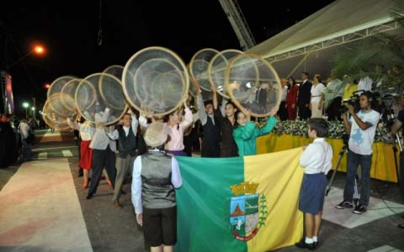 Ibiporã comemora aniversário com desfile cívico