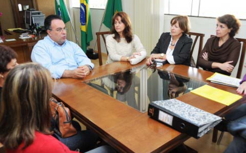 André Vargas com Sandra Moya e secretários