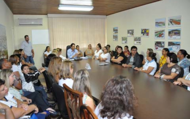 Assinado convênio para repasse ao Fundo Rotativo das escolas e CMEIs