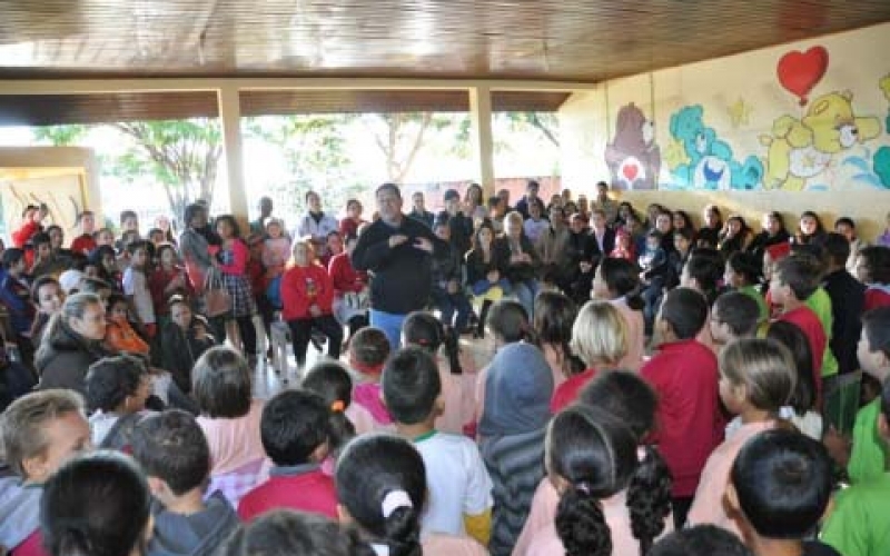 Mães e alunos falam sobre a empolgação com o coral