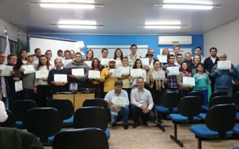 Capacitação em Gestão Empresarial certifica 35 empreendedores