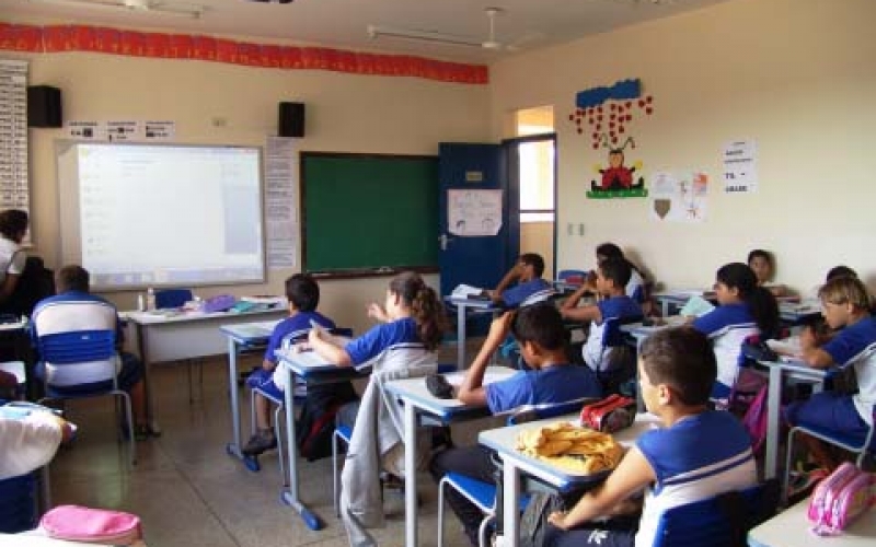 Empresa da área educacional conhece projeto das lousas digitais