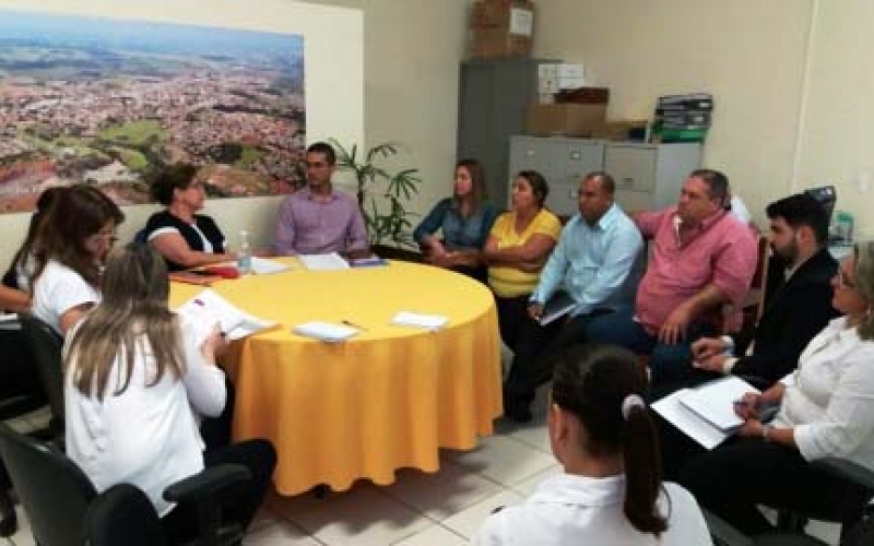 Prefeitura de Assaí conhece organização do ensino em Ibiporã