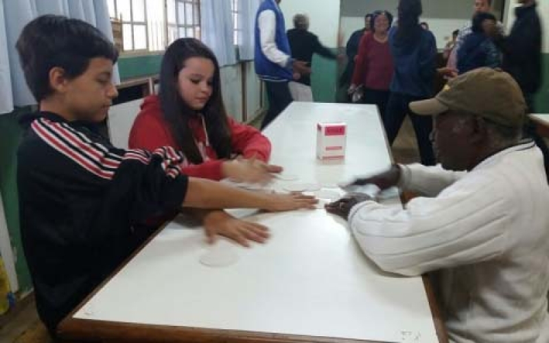Assistência Social promove encontro entre adolescentes e idosos dos centros de convivência