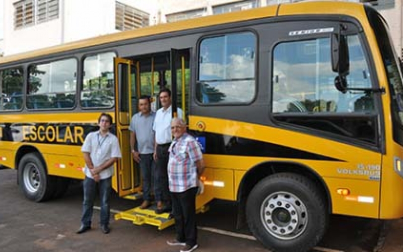 Administração Municipal conquista ônibus escolar com plataforma elevatória