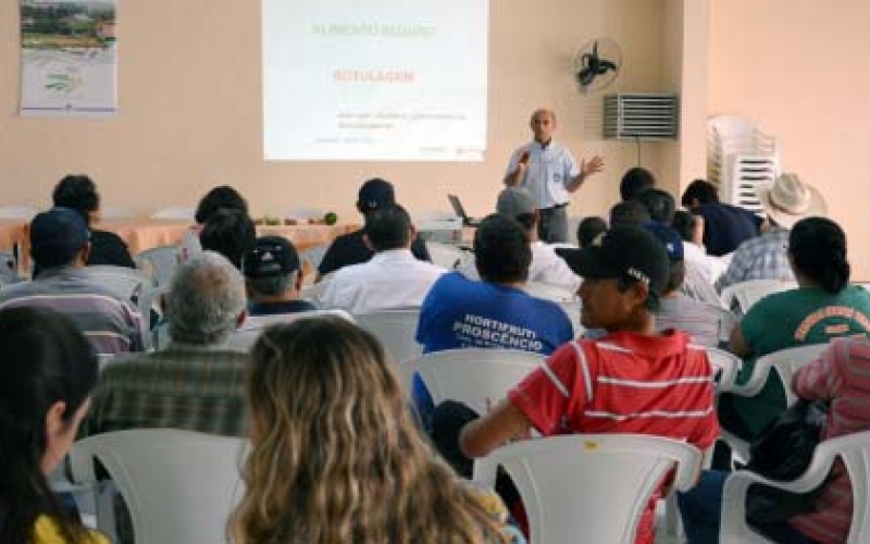 Alimento Seguro e Rotulagem são discutidos em encontro com produtores rurais e comerciantes