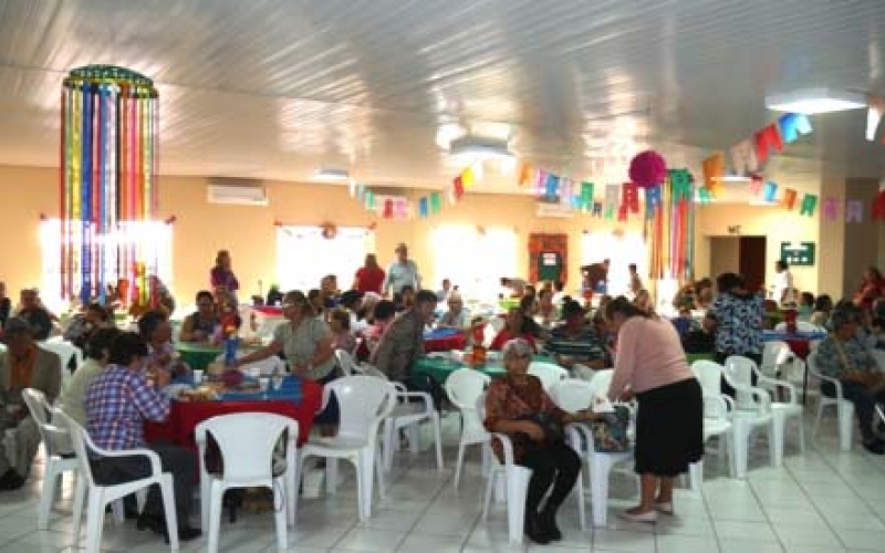 Assistência Social e Saúde promoveram festas julinas com usuários dos serviços