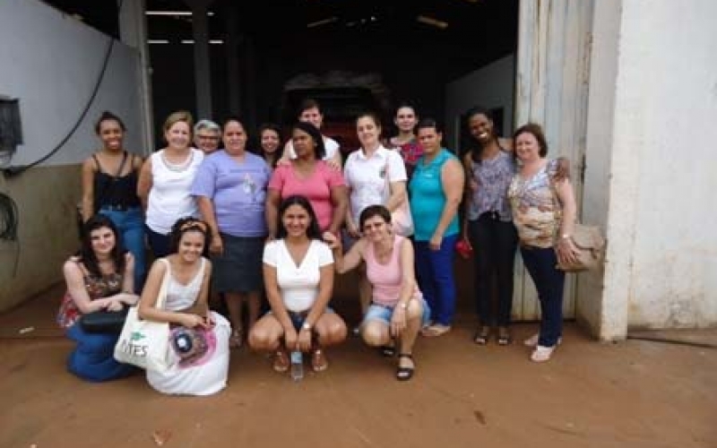 Grupo de costureiras visita cooperativa de catadores em Londrina