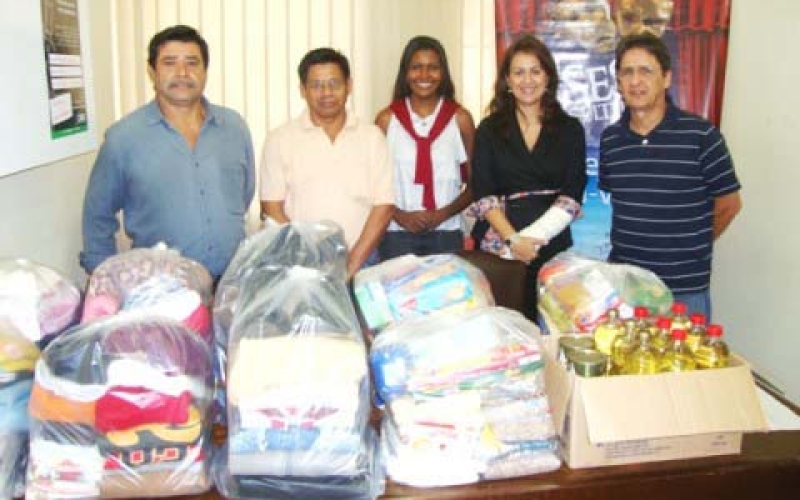 Entrega de mantimentos para o Lar Pe. Leone