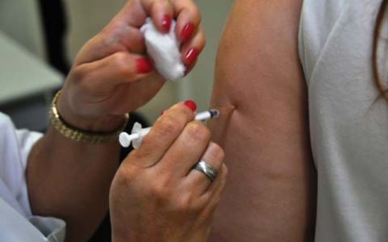 Campanha de vacinação contra dengue segue até 31 de março