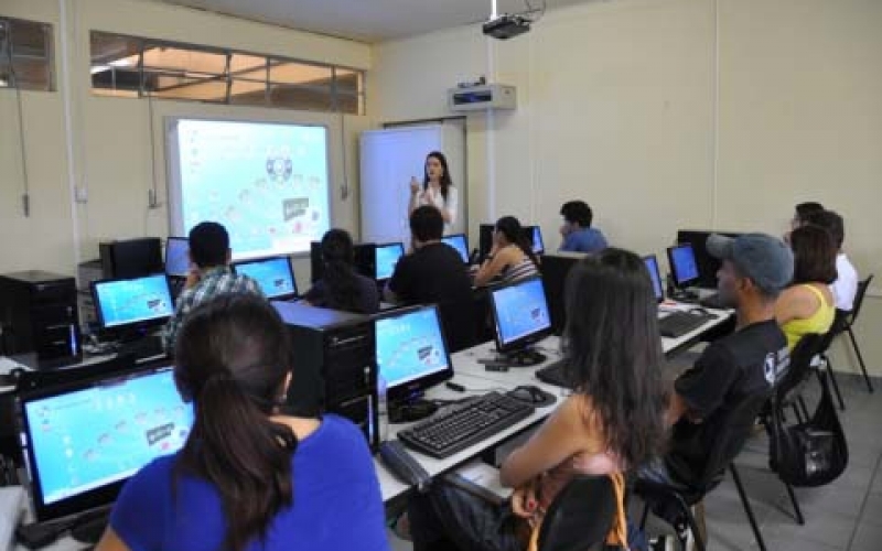 Curso de treinamento de Lousa Digital para estagiários