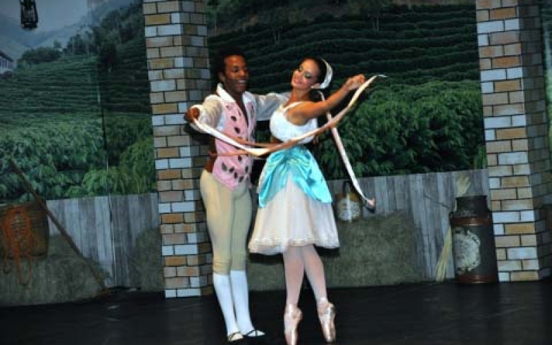 Ballet na praça Pio XII nesta quarta-feira (04)