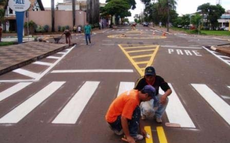 Motorista: respeite a nova rotatória da Rua 19 de Dezembro com Estudantes