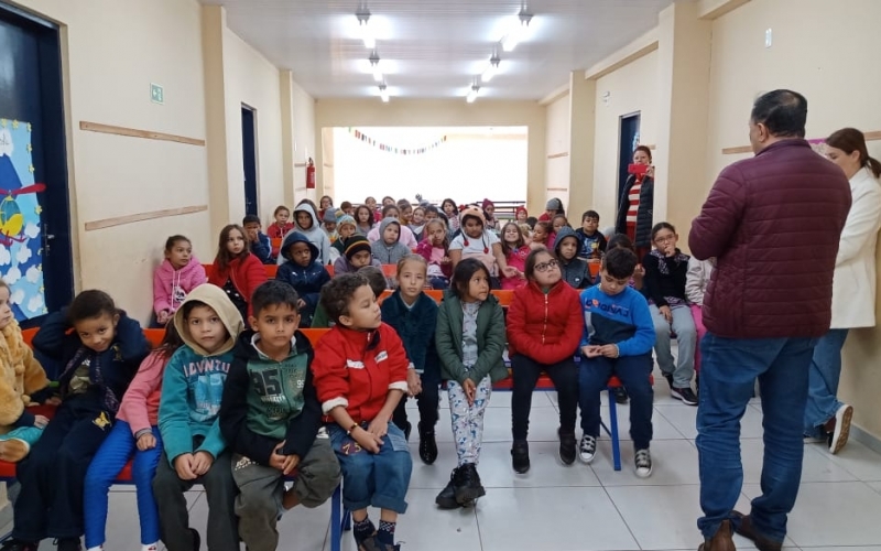 Administração municipal participa do “Projeto Faz a Vida” com palestra sobre cuidados com animais 