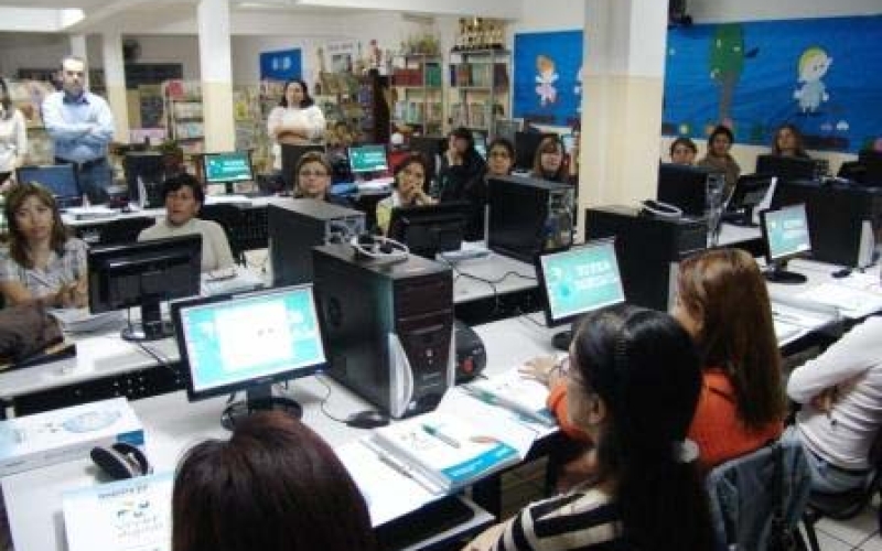Laboratórios de informática em todas as escolas municipais