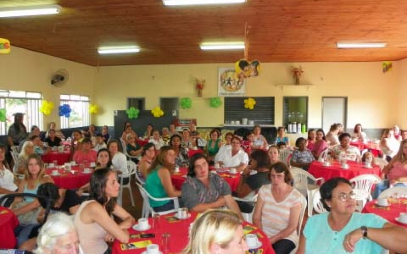 Amaggi presta homenagem às mães