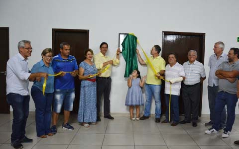 Quadra poliesportiva e centro comunitário são entregues pela administração no Conjunto Lourenço Bacarin
