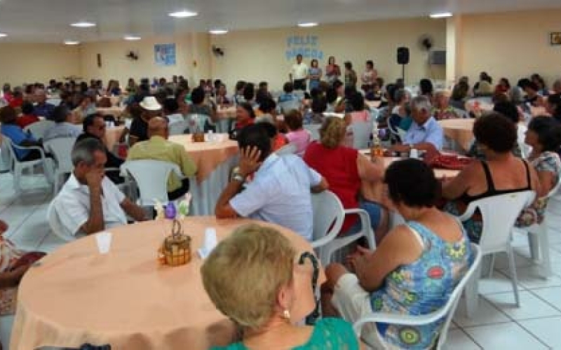 Frequentadores do CCI celebram a Páscoa
