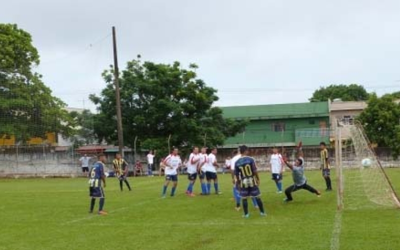 Semifinais do Futebol Suíço serão neste domingo (20)