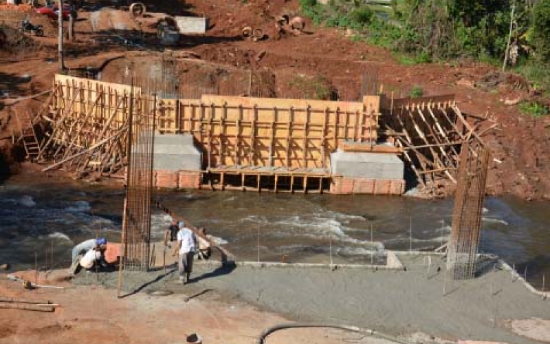 Acompanhe as obras da ponte sobre o Ribeirão Lindóia