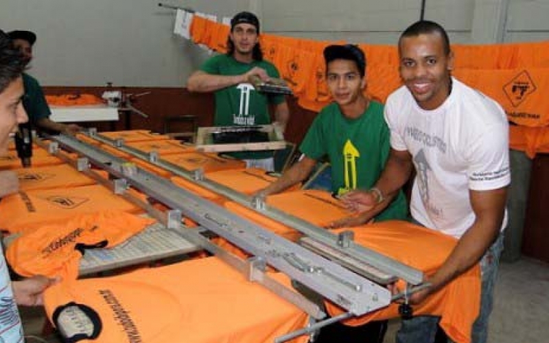 Projeto prepara jovens para o mercado