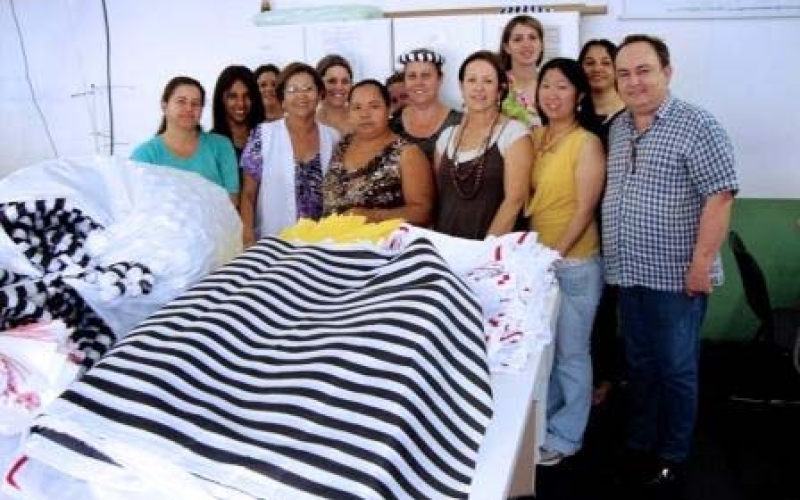 Alunas confeccionam peças para jantar árabe
