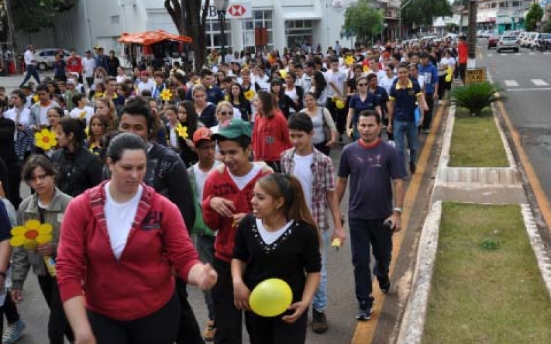 Ibiporã promove passeata em defesa das crianças e adolescentes